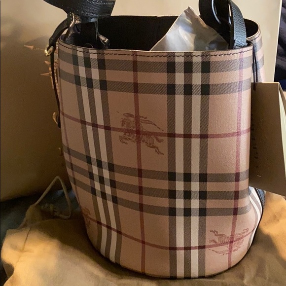 Burberry bucket bag new with tags! - Picture 3 of 4